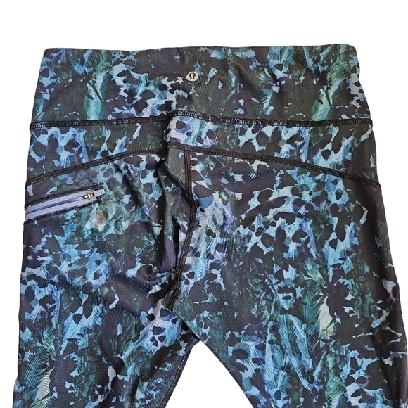 Lululemon Run: Top Speed Crop Leggings Full-On Luxtreme - Size 6 - Floral Blue - Picture 7 of 11